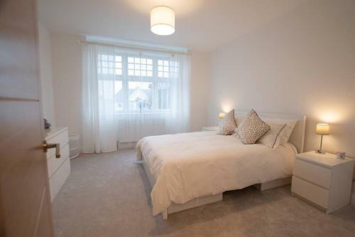 New Stylish 4 Bed House Moments From Clacton Beach