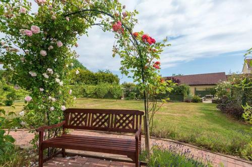 Bull Pen - Tranquil 1-bedroom Holiday Cottage