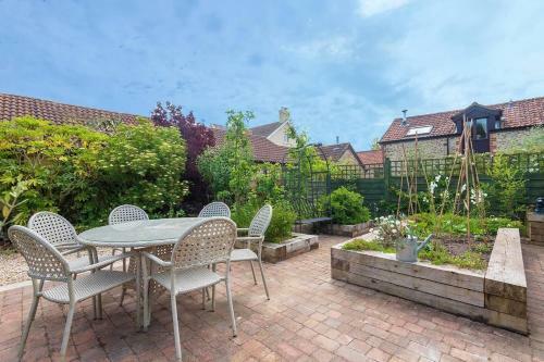 Bull Pen - Tranquil 1-bedroom Holiday Cottage