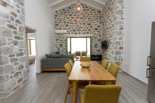 Aris-apea Villas