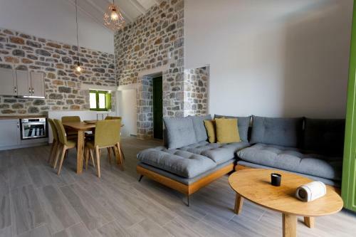 Aris-apea Villas