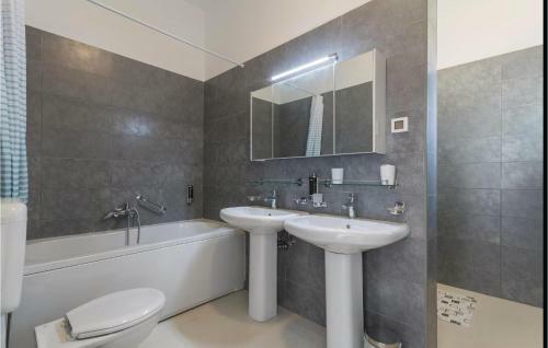 Four-bedroom Holiday Home In Buici