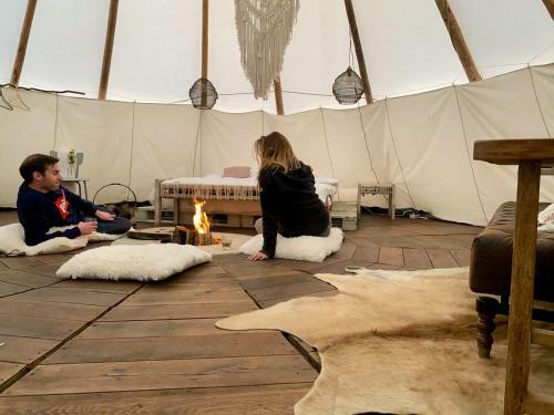 Slapen Tussen de Schapen In de Tante Tipi