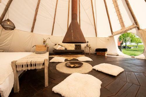 Slapen Tussen de Schapen In de Tante Tipi