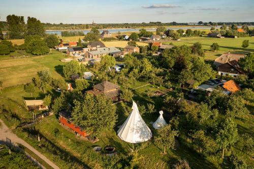 Slapen Tussen de Schapen In de Tante Tipi