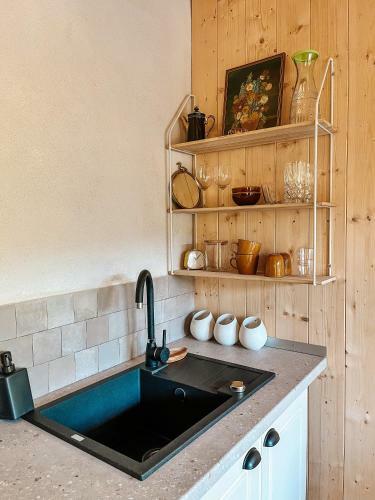 Bed & Breakfast Elysian Fields - The Island Tiny House
