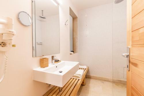 Hotel Cuibul De Lemn