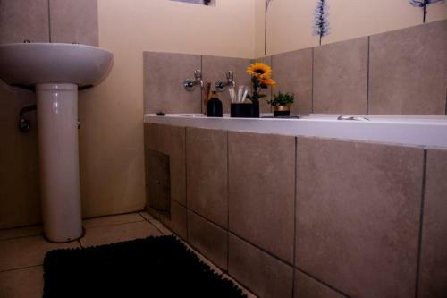 Hostal Bahumi Guesthouse