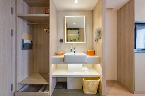 Atour X Hotel Dahua New Estate