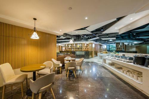 Atour X Hotel Dahua New Estate