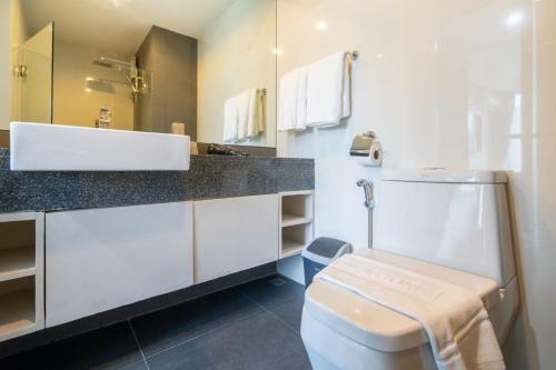Apartamento 6 Avenue Surin Beach Phuket By Iphuket