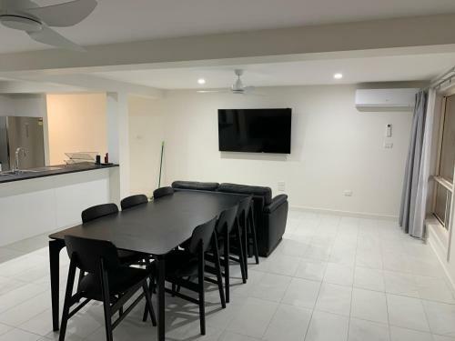 Beachside & Jetty View Apartments - Apt 1 (Admirals Apartment)