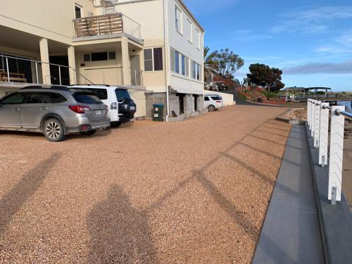 Beachside & Jetty View Apartments - Apt 1 (Admirals Apartment)