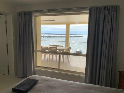 Beachside & Jetty View Apartments - Apt 1 (Admirals Apartment)
