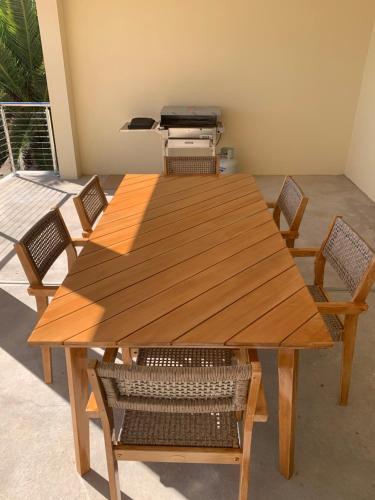 Beachside & Jetty View Apartments - Apt 1 (Admirals Apartment)