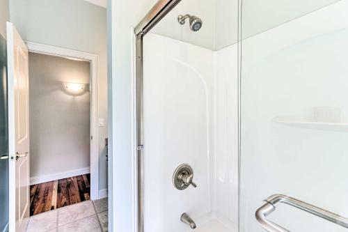 Elegant Middlefield Getaway With Beach Access!