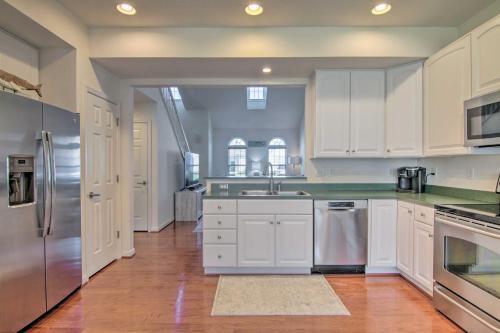 Spacious Millville Townhome Less Than 4 Mi To Beach!