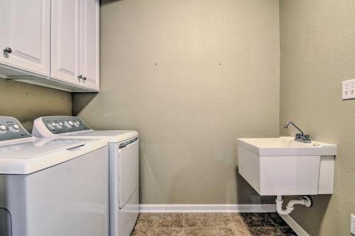 Spacious Millville Townhome Less Than 4 Mi To Beach!