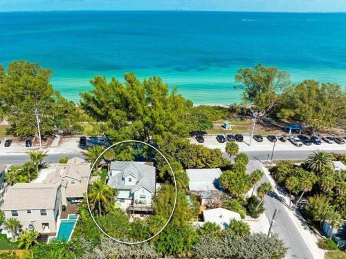 Beach House On Bay - 303 North Bay Blvd