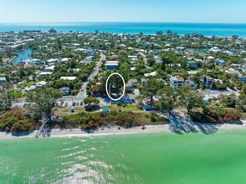 Beach House On Bay - 303 North Bay Blvd