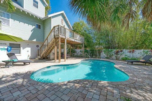 Beach House On Bay - 303 North Bay Blvd