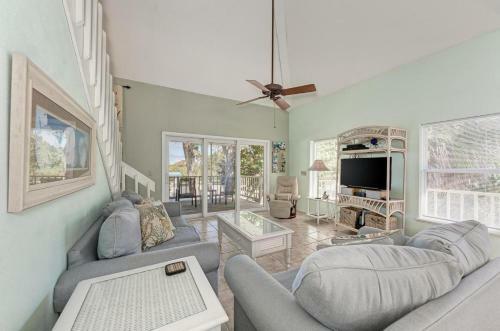 Beach House On Bay - 303 North Bay Blvd