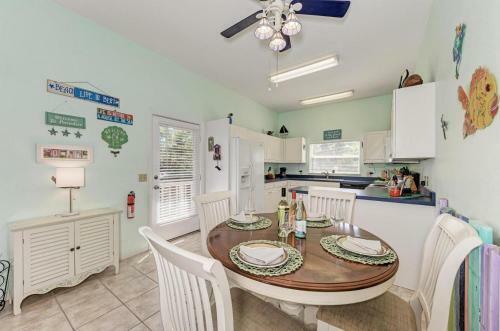 Beach House On Bay - 303 North Bay Blvd