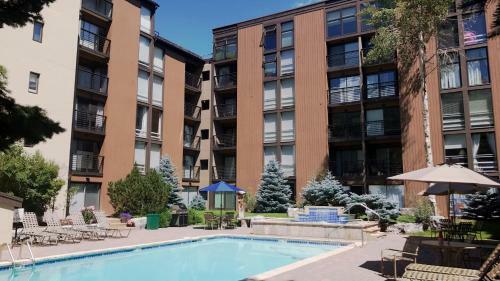 #205 Vail International