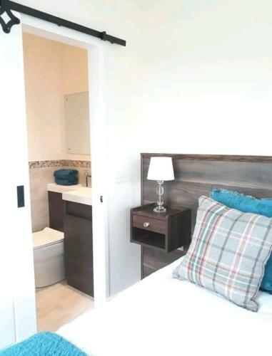 Wood Fired Hot Tub - 1 Bed Rural Retreat