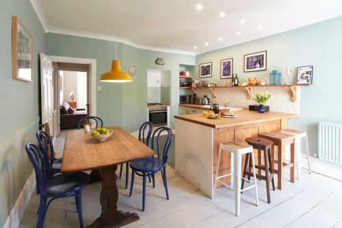 Spacious Seaside Holiday Apartment