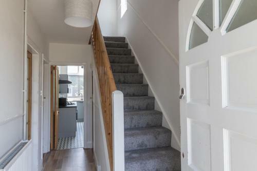 Apartamento Cheerful Contractor House?private Parking?garden?