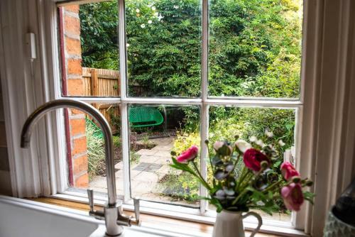Grade2 Listed Home W/garden +parking In City