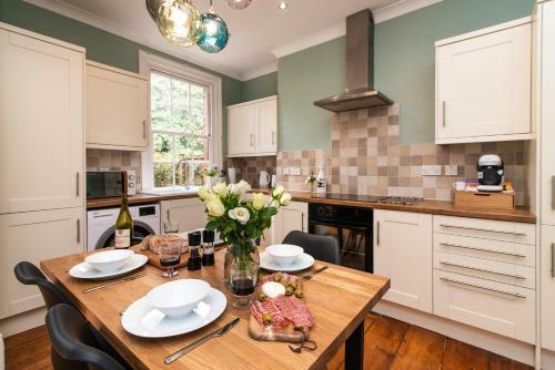 Grade2 Listed Home W/garden +parking In City