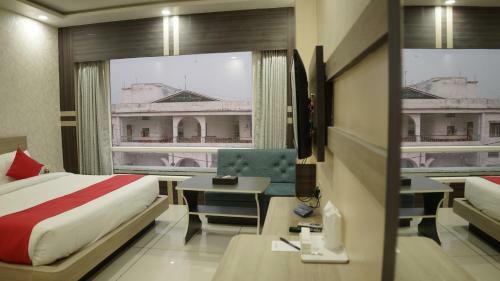 Hotel Embassy Grand