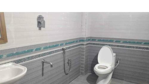 Adh Hotel Heera Palace