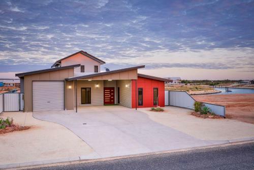 64 Madaffari Drive - Private Jetty