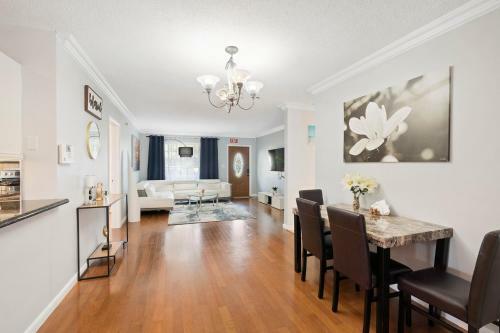 Gorgeous 3 Bdr, Amazing Bbq Area, Pool And More