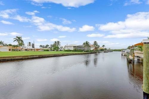 Bonita Luxury Living - Private Dock - By The Beach