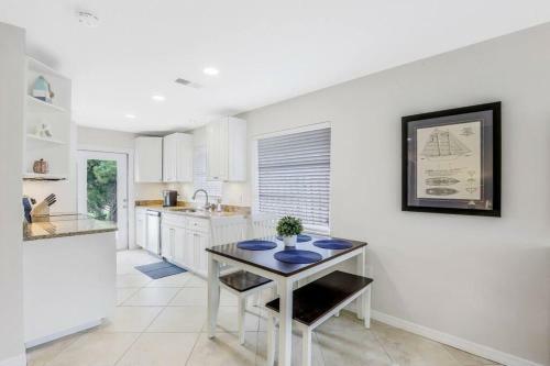Bonita Luxury Living - Private Dock - By The Beach