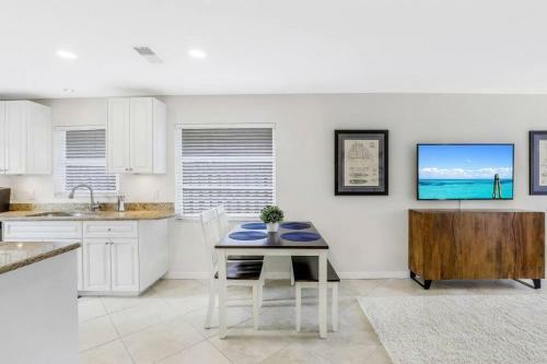 Bonita Luxury Living - Private Dock - By The Beach