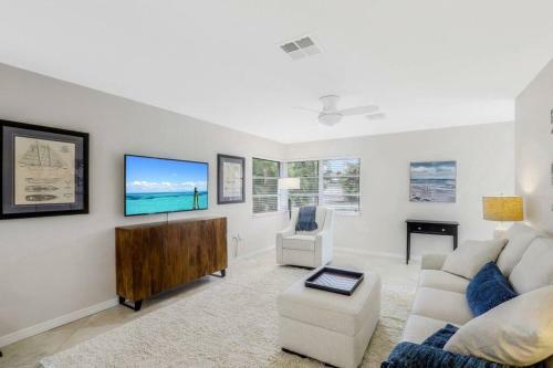 Bonita Luxury Living - Private Dock - By The Beach