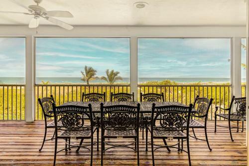 A Saba Wind North- Oceanfront Estate With Pool On Captiva Island