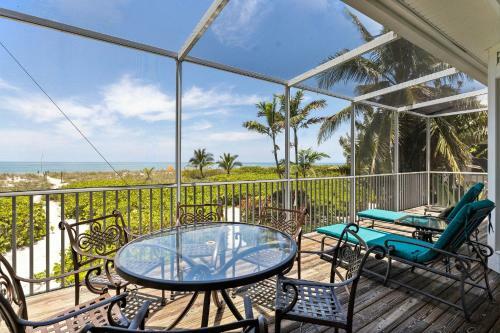 A Saba Wind South- Oceanfront Estate With Pool On Captiva Island