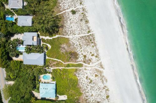 A Saba Wind South- Oceanfront Estate With Pool On Captiva Island