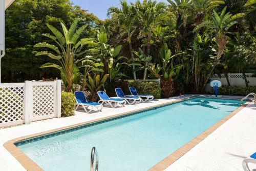 A Saba Wind South- Oceanfront Estate With Pool On Captiva Island