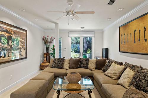 A Saba Wind South- Oceanfront Estate With Pool On Captiva Island