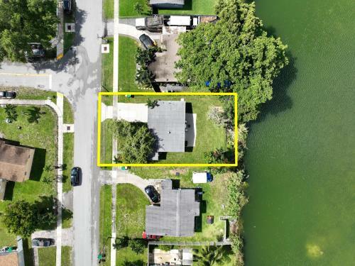 Cheerful 2 Bedroom Lakehouse Home Woffice Space
