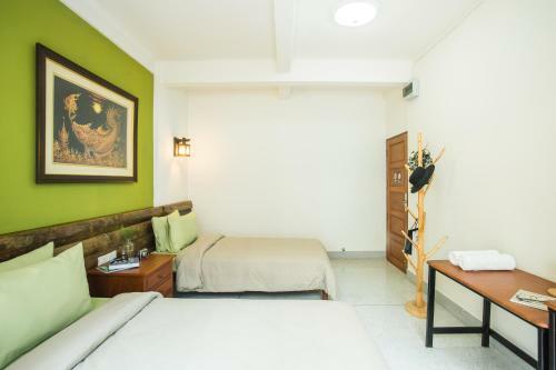 Banthat Thong Hostel
