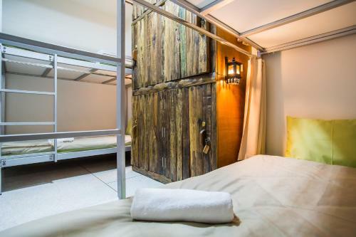 Banthat Thong Hostel