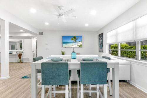 Blue Beach Bungalow
